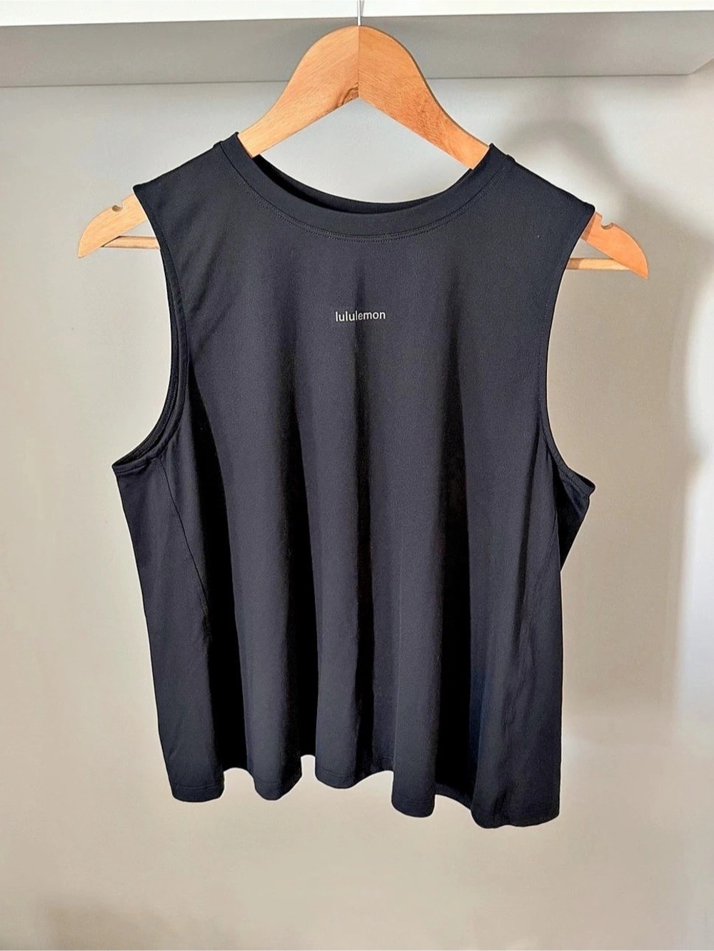 lululemon Pace Crush Cross-Back Graphic Tank Top Black Medium